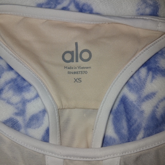 ALO Yoga White Mesh Detail Sports Bra - Picture 3 of 3